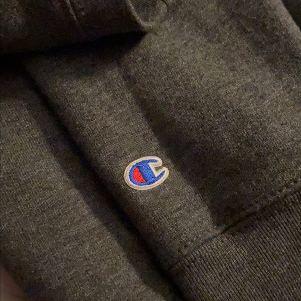 Champion pull over - Picture 4 of 4